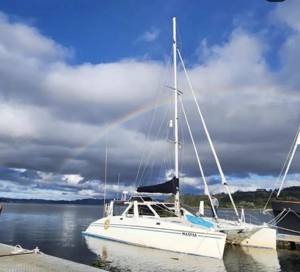 Catamarán Marfisa navegando los canales del sur